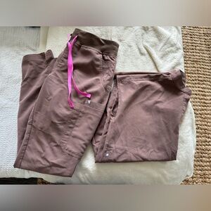 Limited edition Smokey taupe fig scrub set